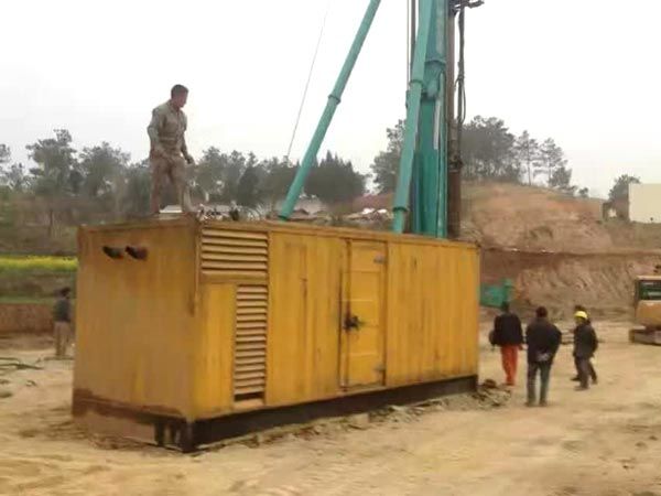 留坝如何判断水冷式机油散热器密封件是否需要更换？